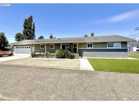 1614 5th St, Tillamook, OR 97141