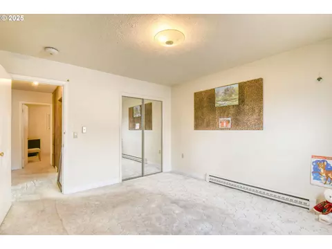 Bedroom - 444 N 3rd St, Athena, OR 97813 photo 3 of 5