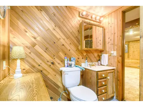 Bath - 444 N 3rd St, Athena, OR 97813 photo 6 of 7