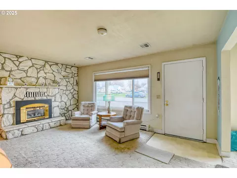 Living - 444 N 3rd St, Athena, OR 97813 photo 2 of 7