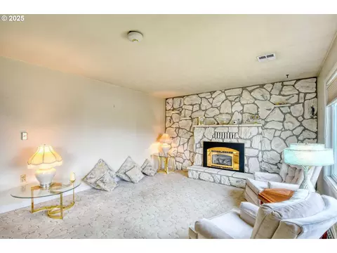Living - 444 N 3rd St, Athena, OR 97813 photo 1 of 7