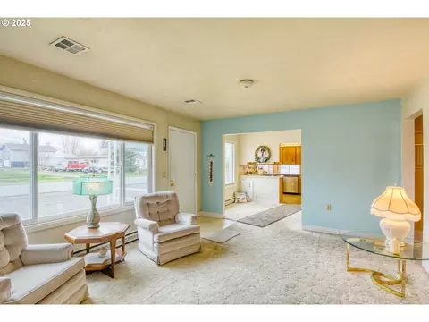 Living - 444 N 3rd St, Athena, OR 97813 photo 3 of 7