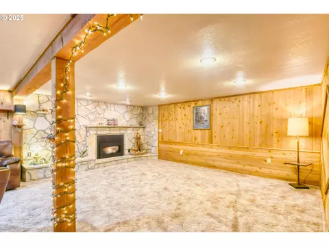 Living - 444 N 3rd St, Athena, OR 97813 photo 5 of 7