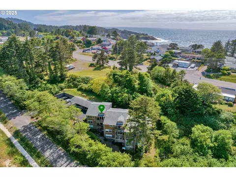 425 SE Shell Ave #4, Depoe Bay, OR 97341