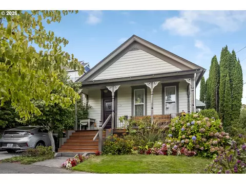 215 SW Hamilton St, Portland, OR 97239