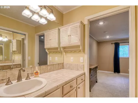 Bath - 1900 NW Carden Ave #16, Pendleton, OR 97801 photo 1 of 3