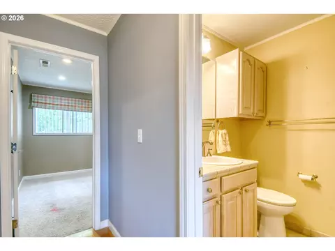 Entry Way - 1900 NW Carden Ave #16, Pendleton, OR 97801 photo 1 of 2