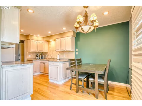Kitchen - 1900 NW Carden Ave #16, Pendleton, OR 97801 photo 1 of 7
