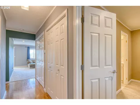 Entry Way - 1900 NW Carden Ave #16, Pendleton, OR 97801 photo 2 of 2