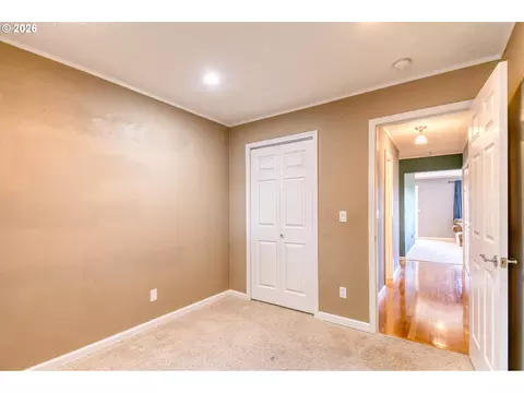 Bedroom - 1900 NW Carden Ave #16, Pendleton, OR 97801 photo 3 of 3