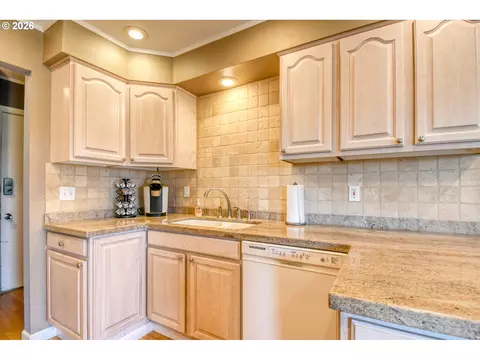 Kitchen - 1900 NW Carden Ave #16, Pendleton, OR 97801 photo 7 of 7