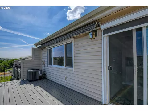Exterior - 1900 NW Carden Ave #16, Pendleton, OR 97801 photo 3 of 6