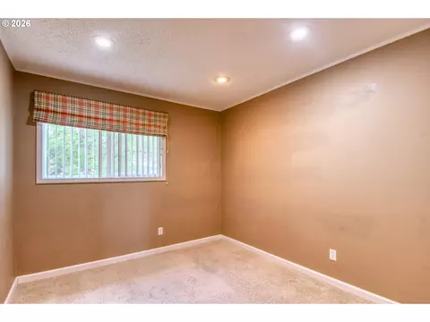 Bedroom - 1900 NW Carden Ave #16, Pendleton, OR 97801 photo 2 of 3