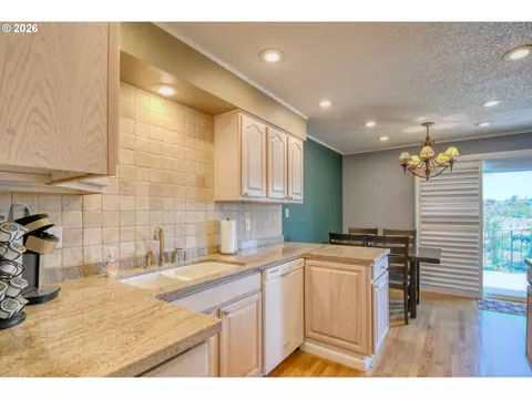 Kitchen - 1900 NW Carden Ave #16, Pendleton, OR 97801 photo 5 of 7