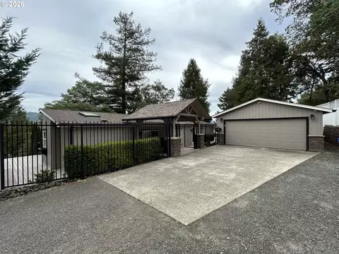 220 NW Trust St, Roseburg, OR 97471