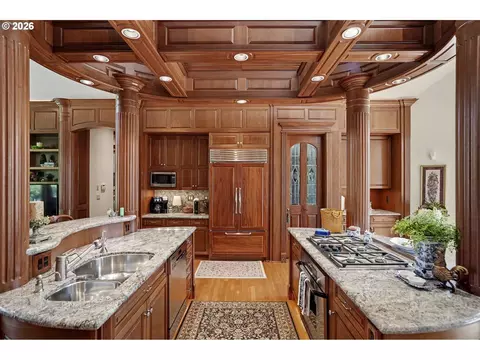 Kitchen - 630 Eureka Ave, Silverton, OR 97381 photo 7 of 8