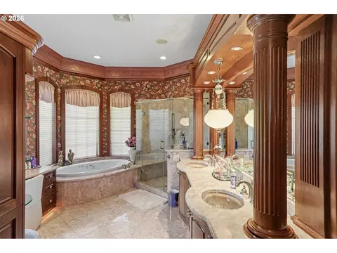 Bath - 630 Eureka Ave, Silverton, OR 97381 photo 1 of 8