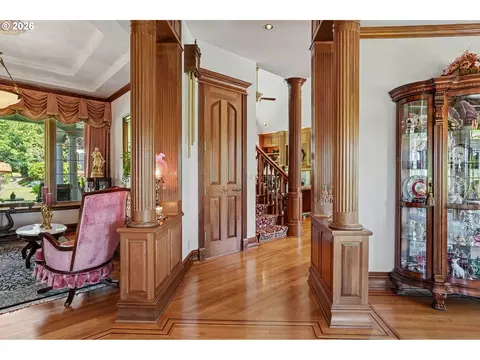 Entry Way - 630 Eureka Ave, Silverton, OR 97381 photo 1 of 3