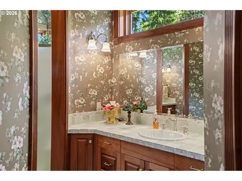Bath - 630 Eureka Ave, Silverton, OR 97381 photo 7 of 8