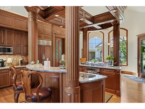 Kitchen - 630 Eureka Ave, Silverton, OR 97381 photo 2 of 8