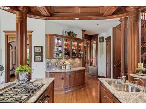 Kitchen - 630 Eureka Ave, Silverton, OR 97381 photo 5 of 8