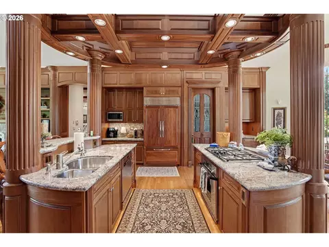 Kitchen - 630 Eureka Ave, Silverton, OR 97381 photo 1 of 8