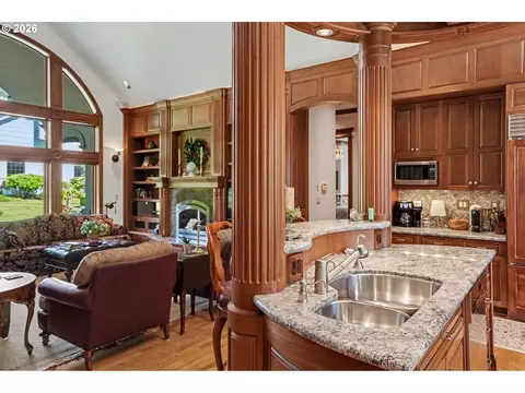 Kitchen - 630 Eureka Ave, Silverton, OR 97381 photo 8 of 8