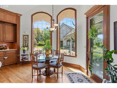 Dining - 630 Eureka Ave, Silverton, OR 97381 photo 6 of 6