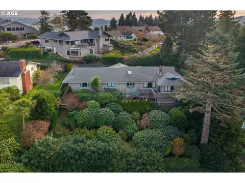 875 Signal Way, Coos Bay, OR 97420