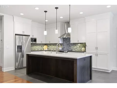 Kitchen - 1930 Sterling Park Pl, Eugene, OR 97408 photo 1 of 5