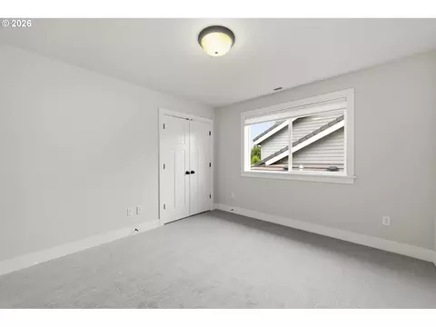 Bedroom - 1930 Sterling Park Pl, Eugene, OR 97408 photo 2 of 6
