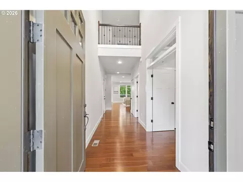 Entry Way - 1930 Sterling Park Pl, Eugene, OR 97408 photo 1 of 4
