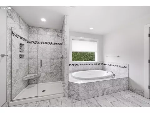 Bath - 1930 Sterling Park Pl, Eugene, OR 97408 photo 8 of 8