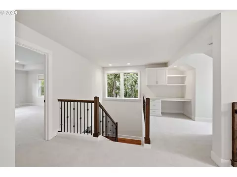Entry Way - 1930 Sterling Park Pl, Eugene, OR 97408 photo 3 of 4