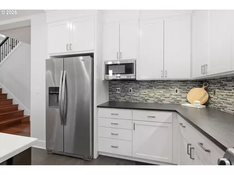 Kitchen - 1930 Sterling Park Pl, Eugene, OR 97408 photo 4 of 5