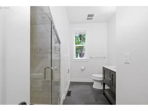 Bath - 1930 Sterling Park Pl, Eugene, OR 97408 photo 1 of 8