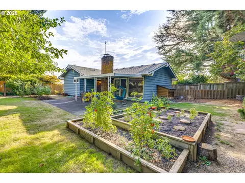 618 NE 131st Pl, Portland, OR 97230
