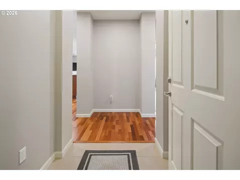 Entry Way - 1258 NW Shattuck Way #308, Gresham, OR 97030 photo 5 of 8