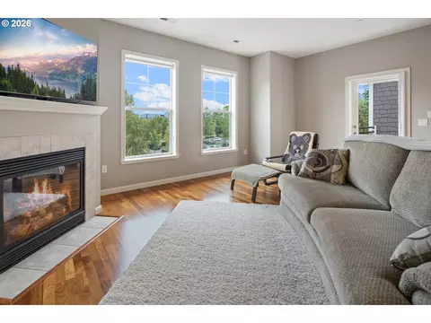 Living - 1258 NW Shattuck Way #308, Gresham, OR 97030 photo 3 of 4
