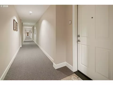 Entry Way - 1258 NW Shattuck Way #308, Gresham, OR 97030 photo 4 of 8