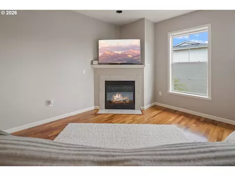 Living - 1258 NW Shattuck Way #308, Gresham, OR 97030 photo 4 of 4