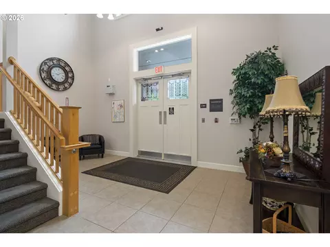 Entry Way - 1258 NW Shattuck Way #308, Gresham, OR 97030 photo 2 of 8