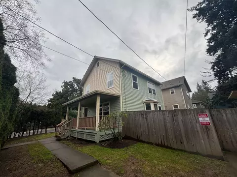 3862 SE Ivon St, Portland, OR 97202