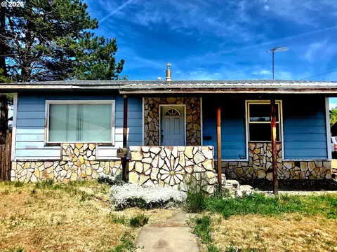 2802 Washington Ave, Baker City, OR 97814