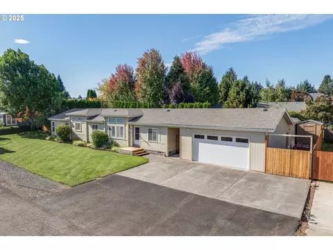 836 Henderson Rd, Hood River, OR 97031