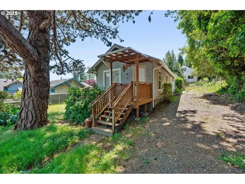 1173 Park Ave, Coos Bay, OR 97420