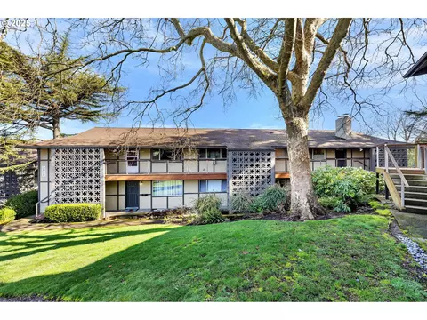3038 SW Florida Ct #A, Portland, OR 97219
