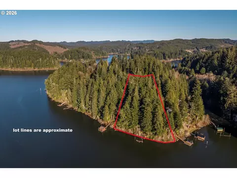 72294 Potlatch Rd, Lakeside, OR 97449