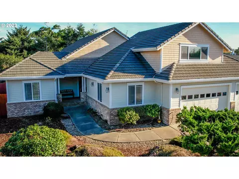 128 Shoreline Dr, Florence, OR 97439