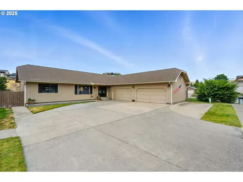 469 NW 22nd St, Pendleton, OR 97801